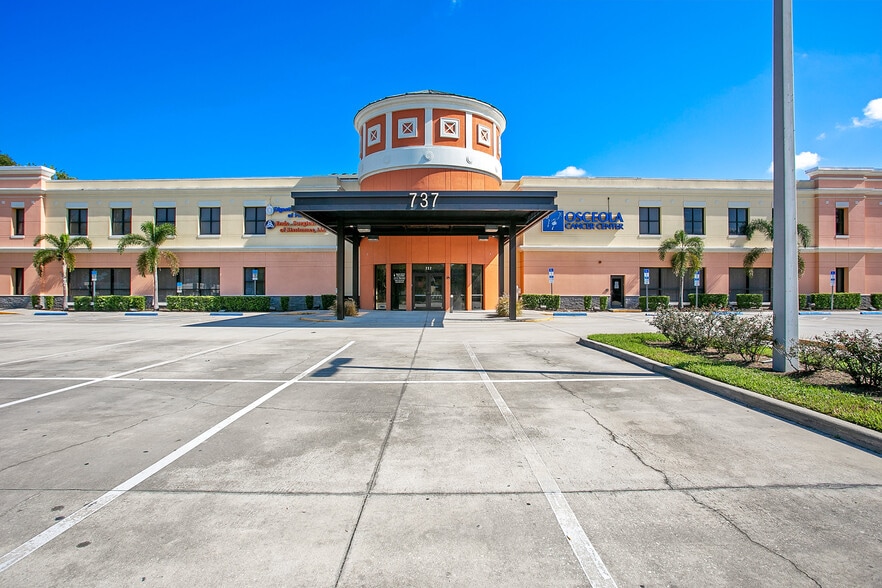 737 W Oak St, Kissimmee, FL for lease - Primary Photo - Image 1 of 16