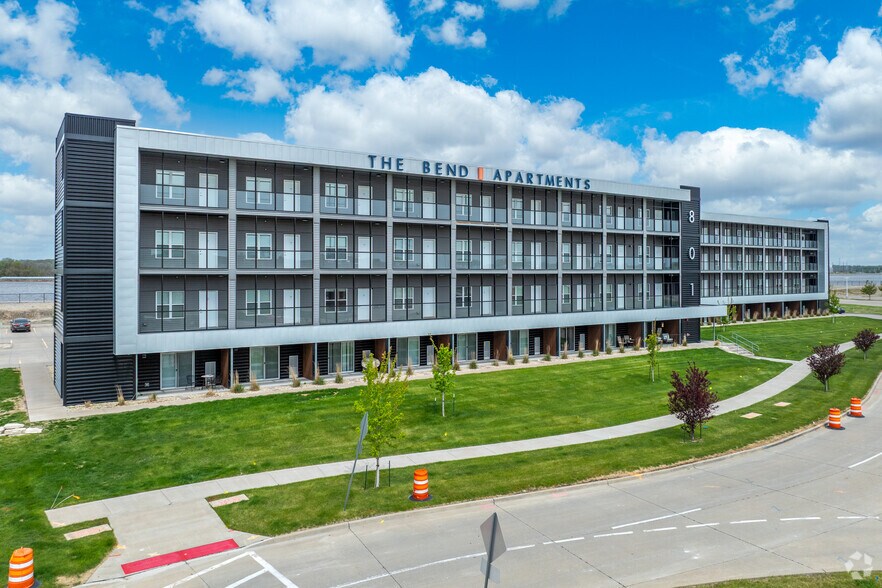 801 Bend Blvd, East Moline, IL for sale - Primary Photo - Image 1 of 1