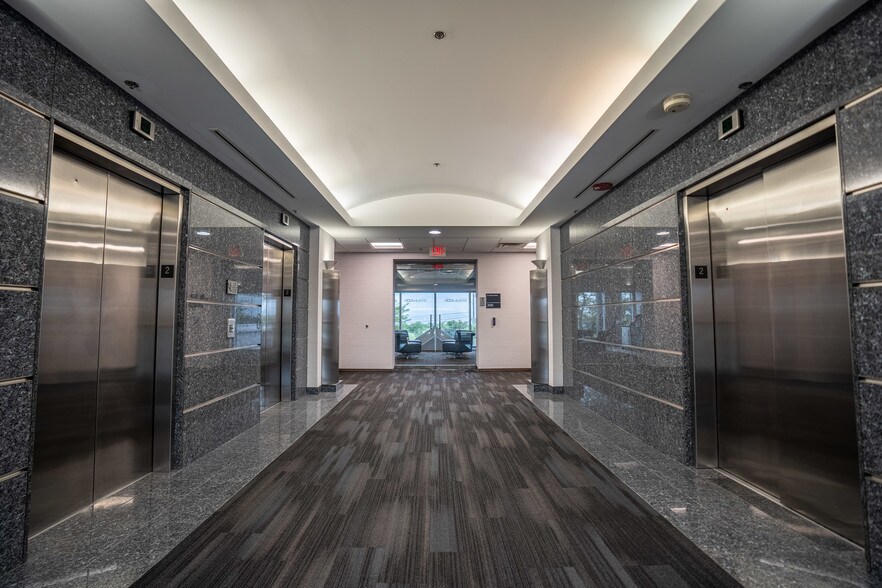 38695 7 Mile Rd, Livonia, MI for lease - Interior Photo - Image 2 of 11