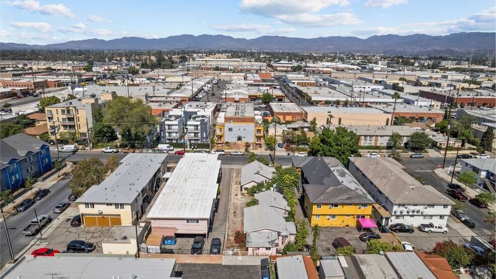 12012 Hart St, North Hollywood, CA for sale - Building Photo - Image 2 of 4