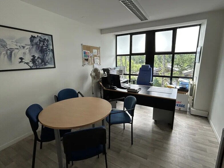 Office in Orvault for lease - Interior Photo - Image 2 of 5