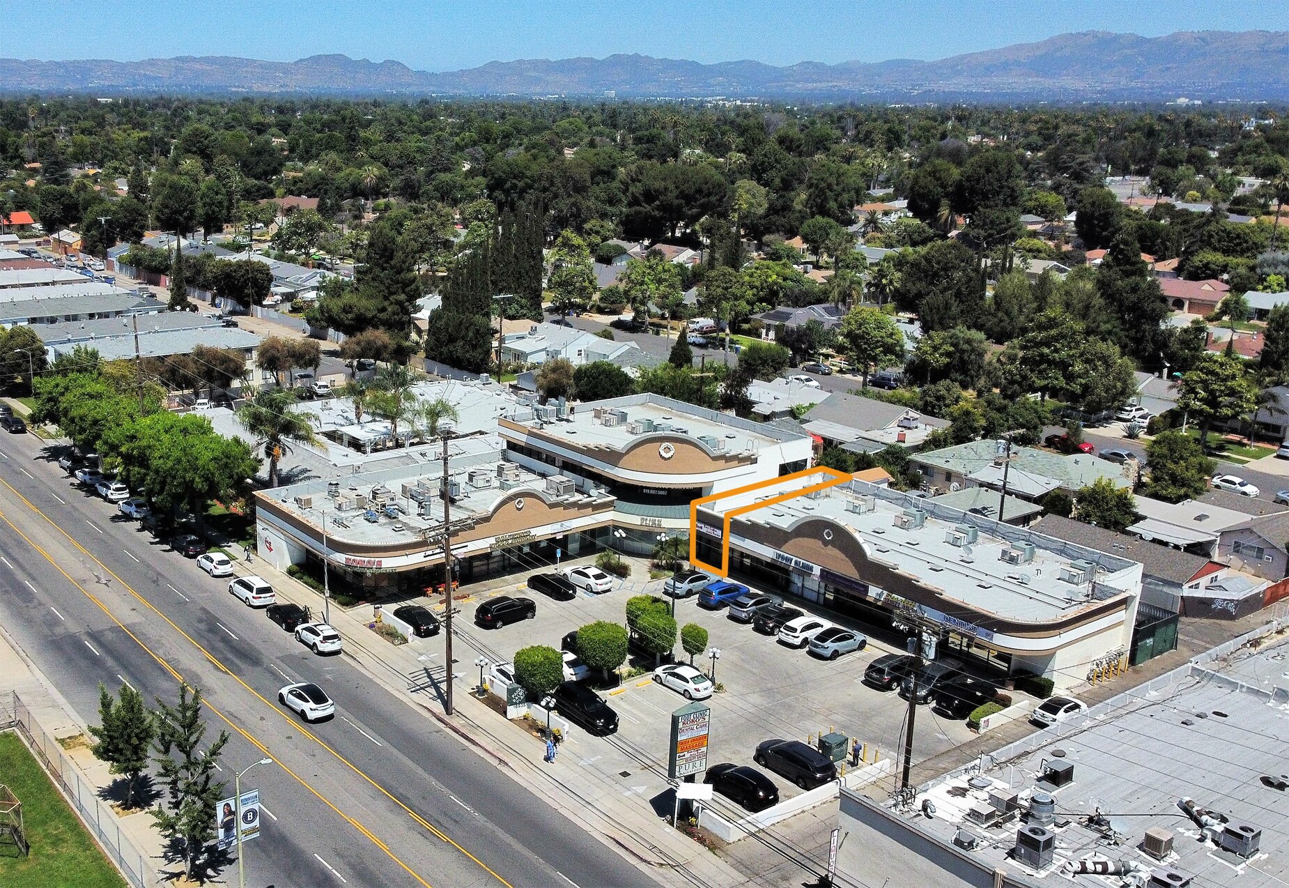 16935 Vanowen St, Van Nuys, CA for lease Building Photo- Image 1 of 12