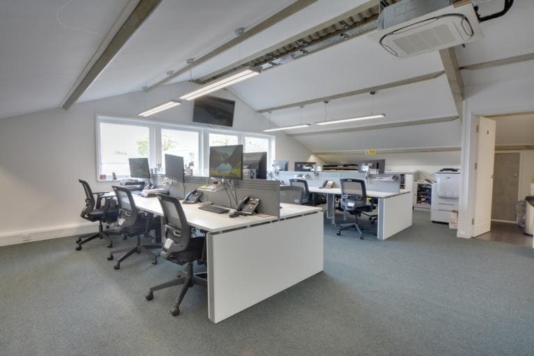 Spindle Way, Crawley for lease - Building Photo - Image 2 of 9