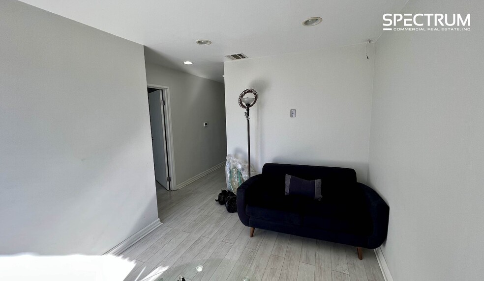 8000 Wheatland Ave, Sun Valley, CA for lease - Building Photo - Image 3 of 6