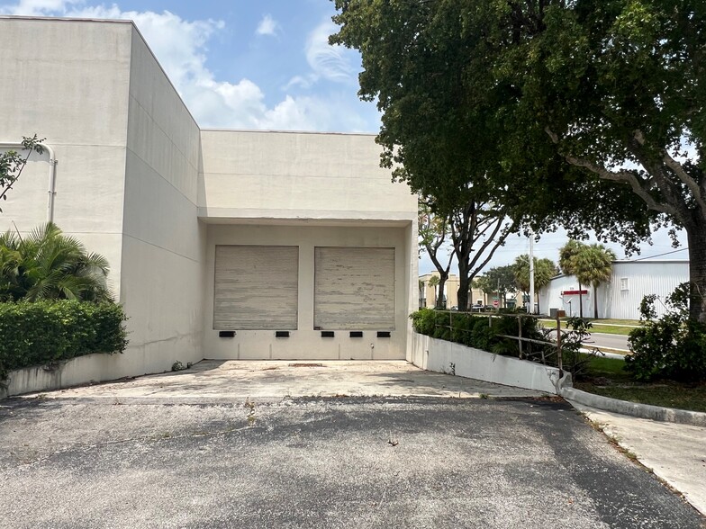 3020 High Ridge Rd, Boynton Beach, FL for lease - Building Photo - Image 3 of 4