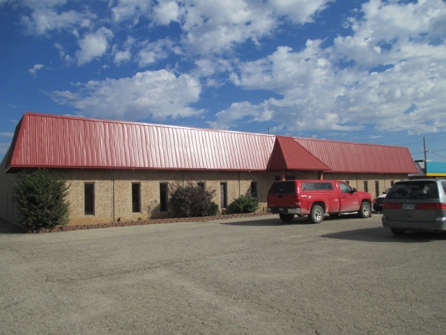 205 W Hartford Ave, Ponca City, OK for lease - Building Photo - Image 3 of 11