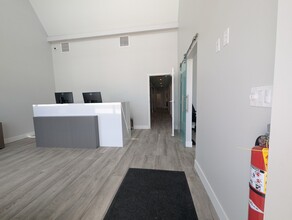 20400 Bluemound, Brookfield, WI for lease Interior Photo- Image 2 of 18