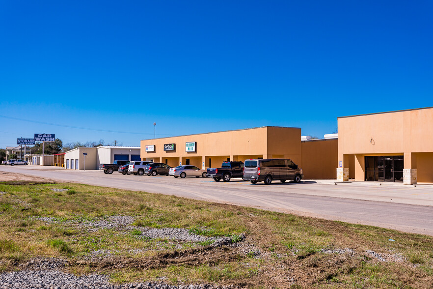 712 18th St, Hondo, TX for sale - Building Photo - Image 1 of 1