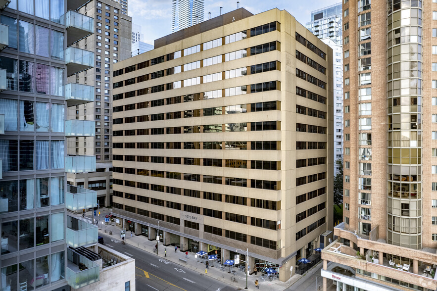 1075 Bay St, Toronto, ON for lease - Building Photo - Image 1 of 1