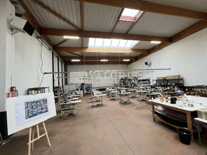 Flex in Décines-Charpieu for lease - Interior Photo - Image 3 of 12