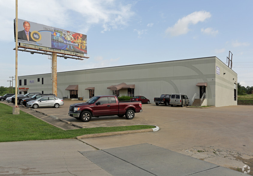 7301 W Pioneer Pky, Arlington, TX for lease - Building Photo - Image 1 of 6