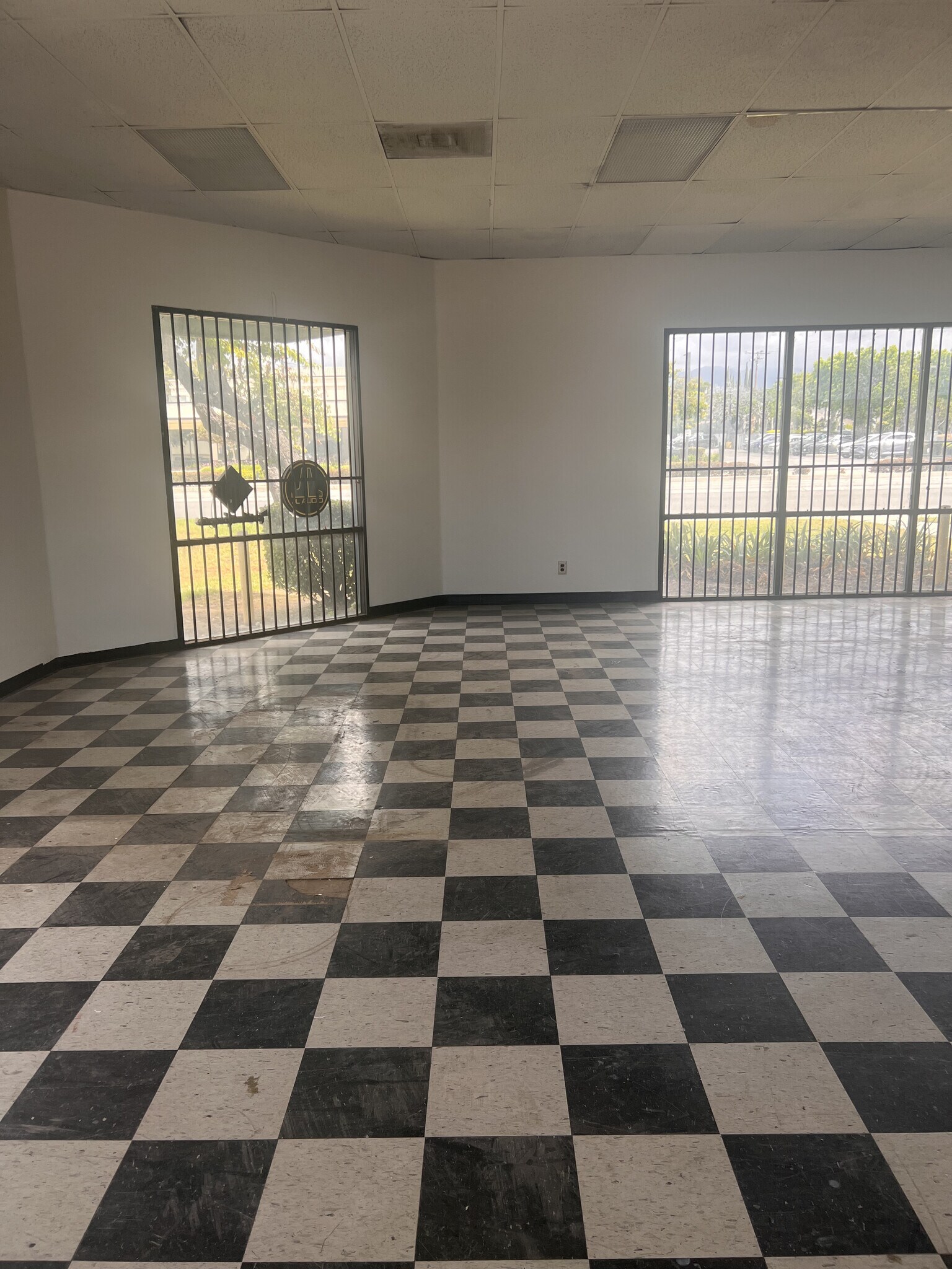 5461-5495 Holt Blvd, Montclair, CA for lease Interior Photo- Image 1 of 15