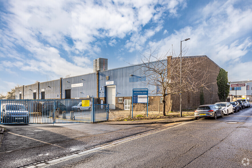 22 Hythe Rd, London for lease - Primary Photo - Image 1 of 24