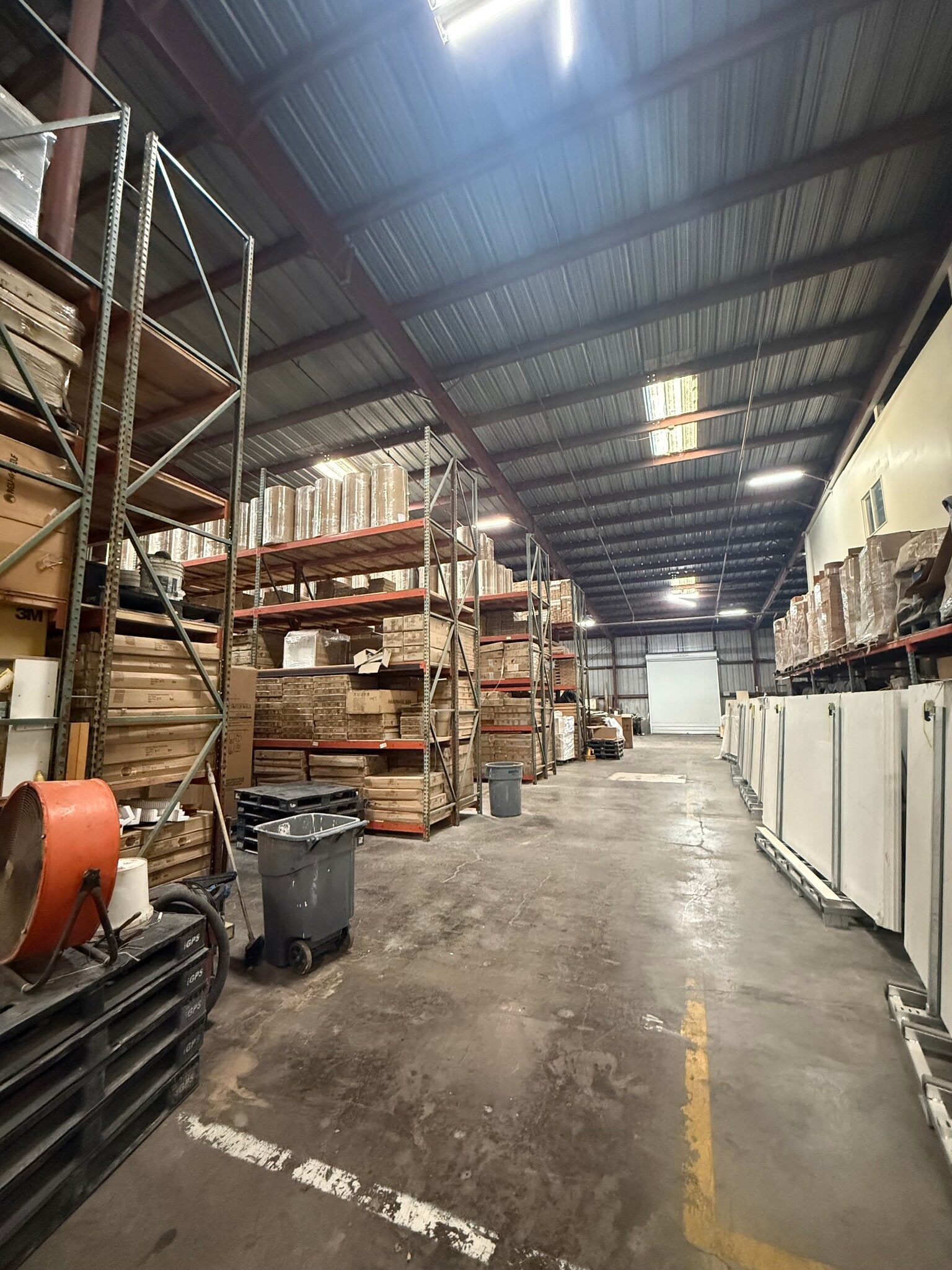 94-144 Leoole St, Waipahu, HI for lease Interior Photo- Image 1 of 12