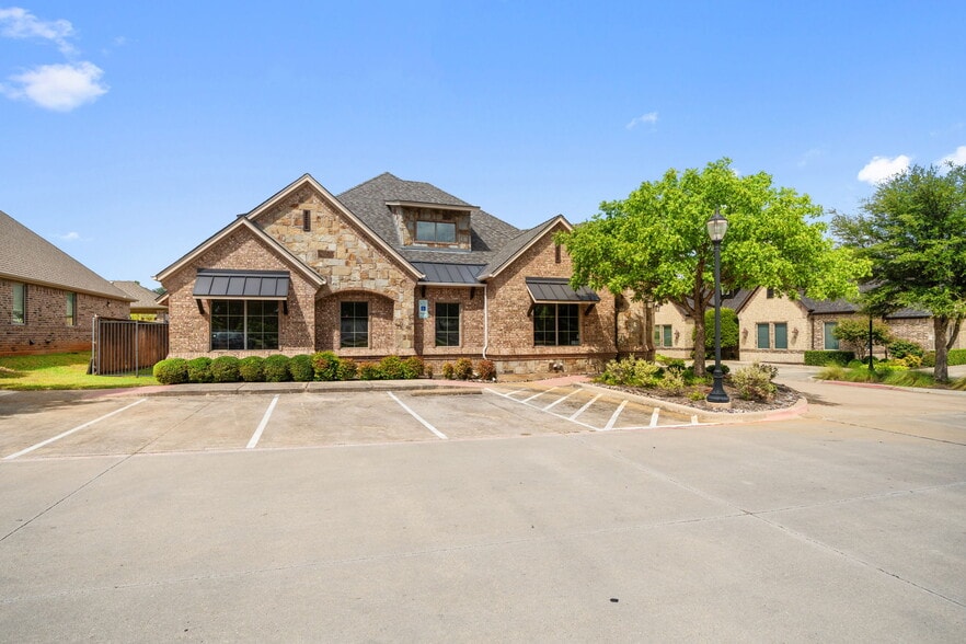 8233 Mid Cities Blvd, North Richland Hills, TX for sale - Building Photo - Image 2 of 24