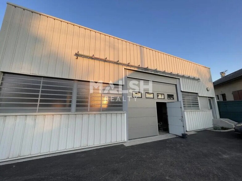 Office in Villeurbanne for lease - Building Photo - Image 2 of 18