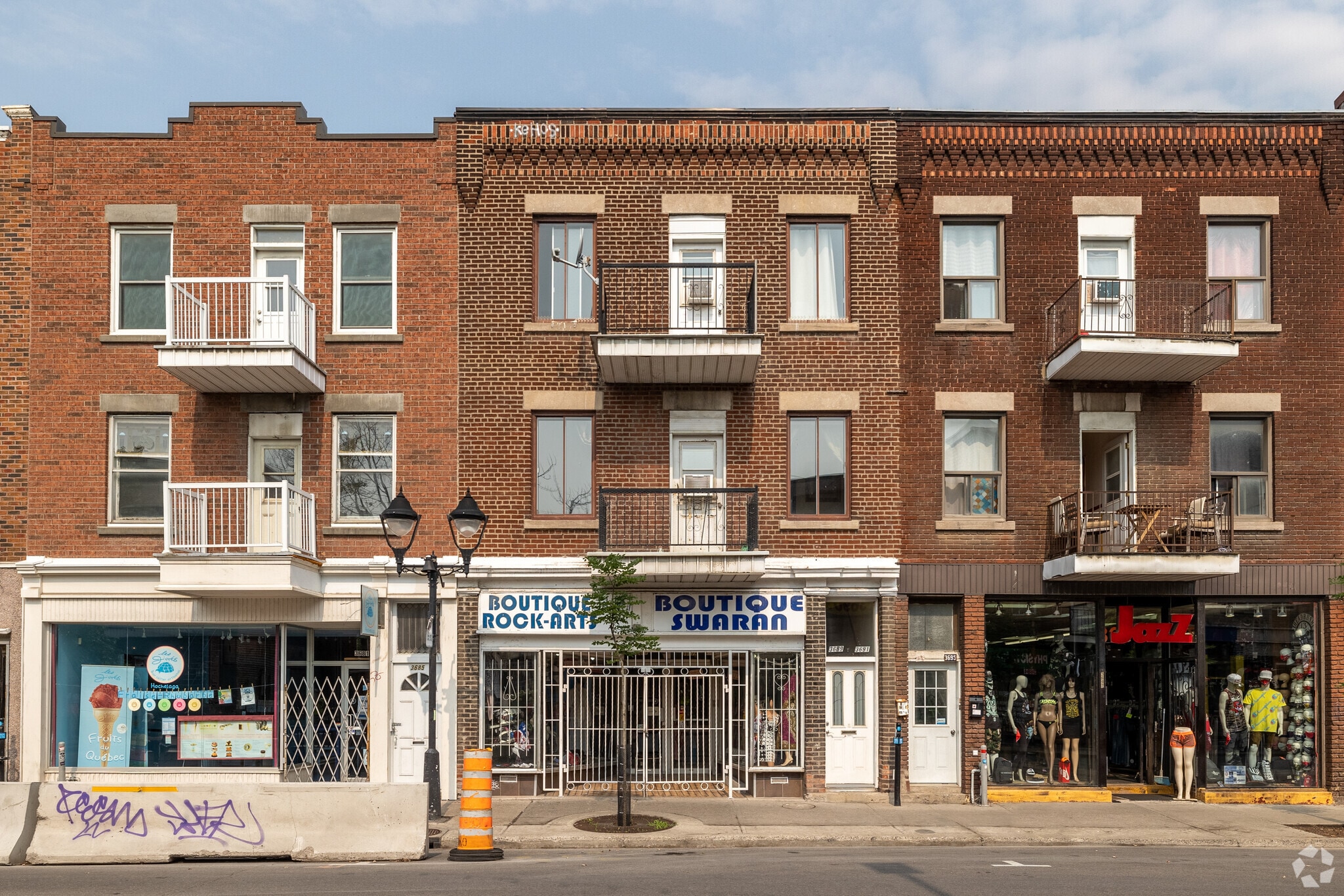 3687-3691 Rue Ontario E, Montréal, QC for sale Primary Photo- Image 1 of 1