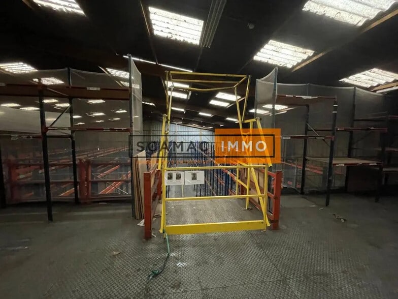 Office in Villeneuve-la-Garenne for lease - Building Photo - Image 3 of 8