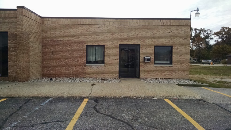 1465 E Apple Ave, Muskegon, MI for lease - Building Photo - Image 1 of 8