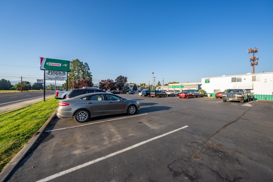 3311 Biddle Rd, Medford, OR for sale - Building Photo - Image 3 of 63