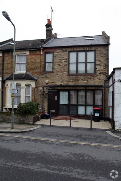 4 Percy Rd, London for sale - Primary Photo - Image 1 of 1