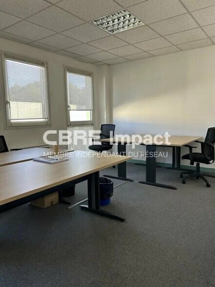 Office in Saint-Apollinaire for lease - Building Photo - Image 3 of 10