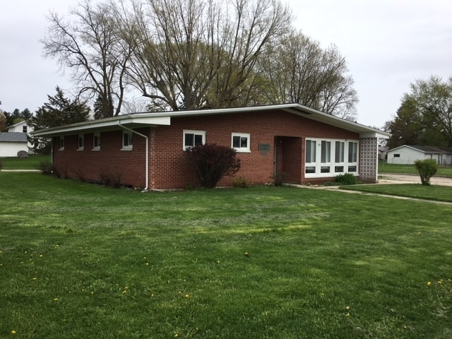 300 Spring Rd, Fox Lake, WI for sale Primary Photo- Image 1 of 1
