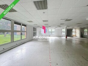 Flex in Montigny-le-Bretonneux for lease Interior Photo- Image 2 of 8