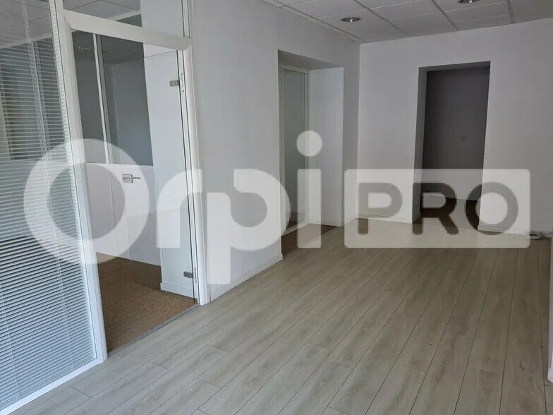 Office in Guérande for lease - Interior Photo - Image 3 of 5