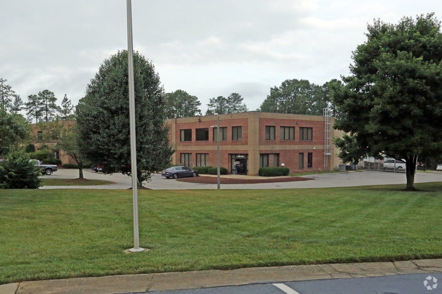 2420-2428 Reliance Ave, Apex, NC for lease - Building Photo - Image 2 of 8