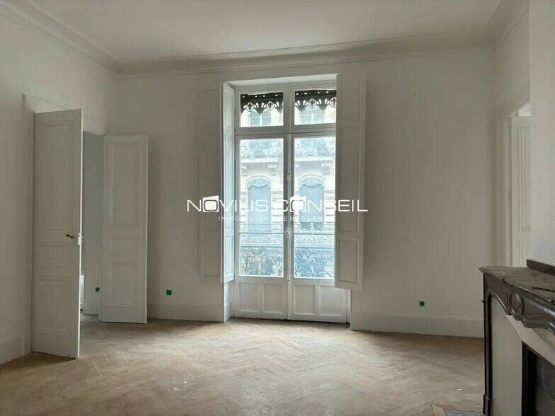 Office in Toulouse for lease - Interior Photo - Image 1 of 7