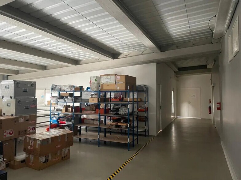 Flex in Toulouse for lease - Interior Photo - Image 2 of 2
