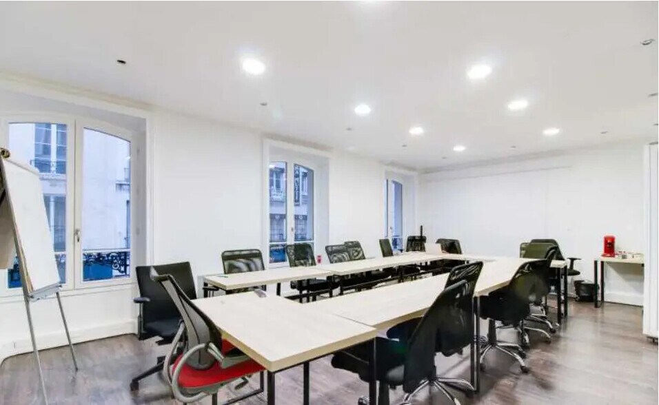 Office in Paris for lease - Building Photo - Image 2 of 6