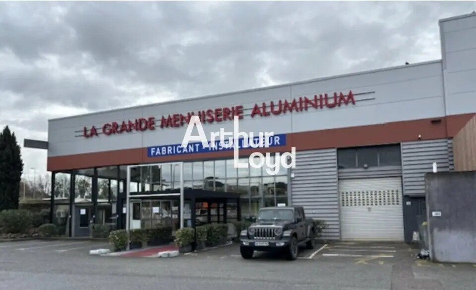 Retail in Fréjus for lease Building Photo- Image 1 of 5