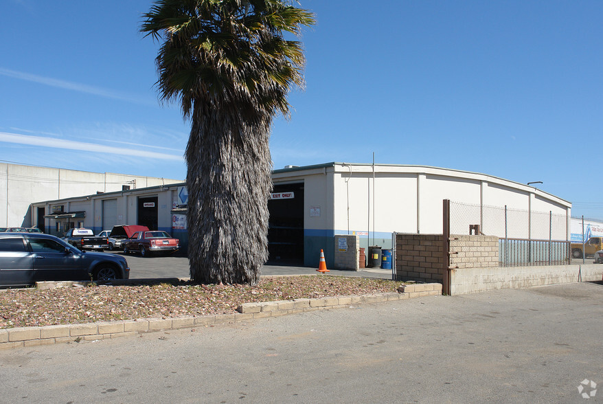 1200-1204 Commercial Ave, Oxnard, CA for sale - Building Photo - Image 2 of 3