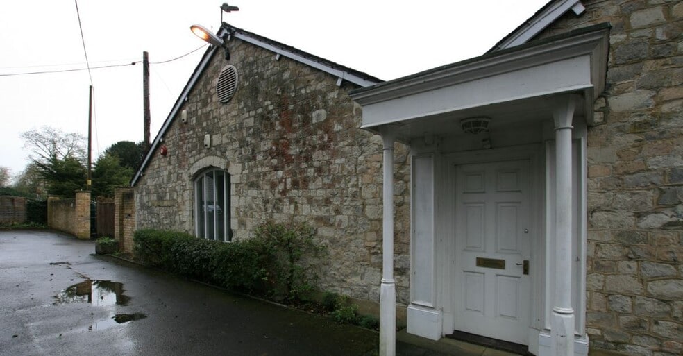 Crondall Rd, Farnham for lease - Building Photo - Image 2 of 5