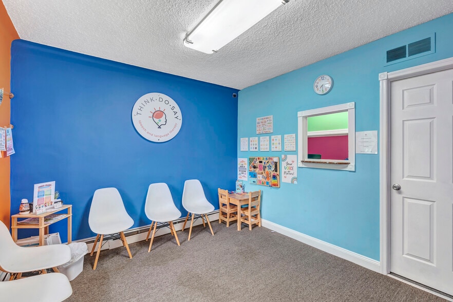 482 Manor Rd, Staten Island, NY for lease - Interior Photo - Image 2 of 10