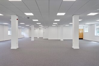 Clifton Park Av, York for lease Interior Photo- Image 1 of 5