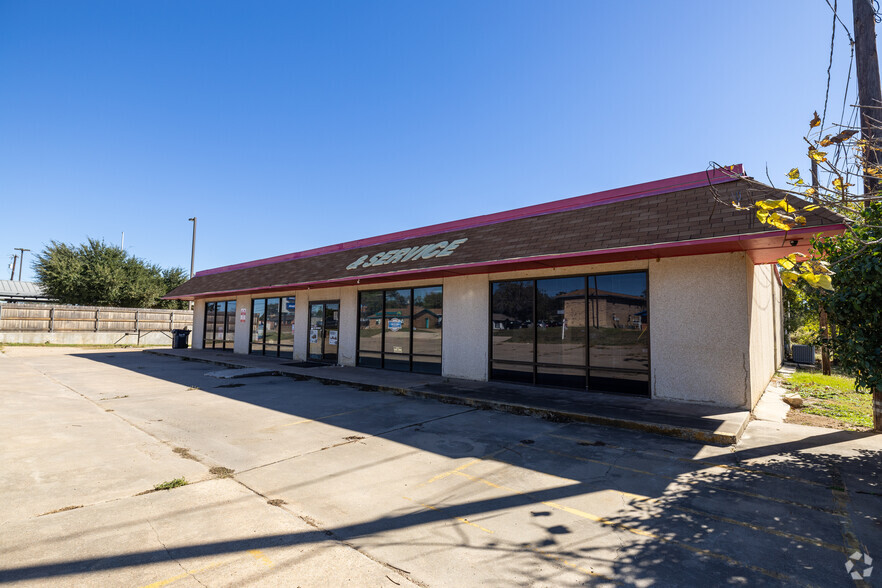 1817 W Cameron Ave, Rockdale, TX for sale - Primary Photo - Image 1 of 1