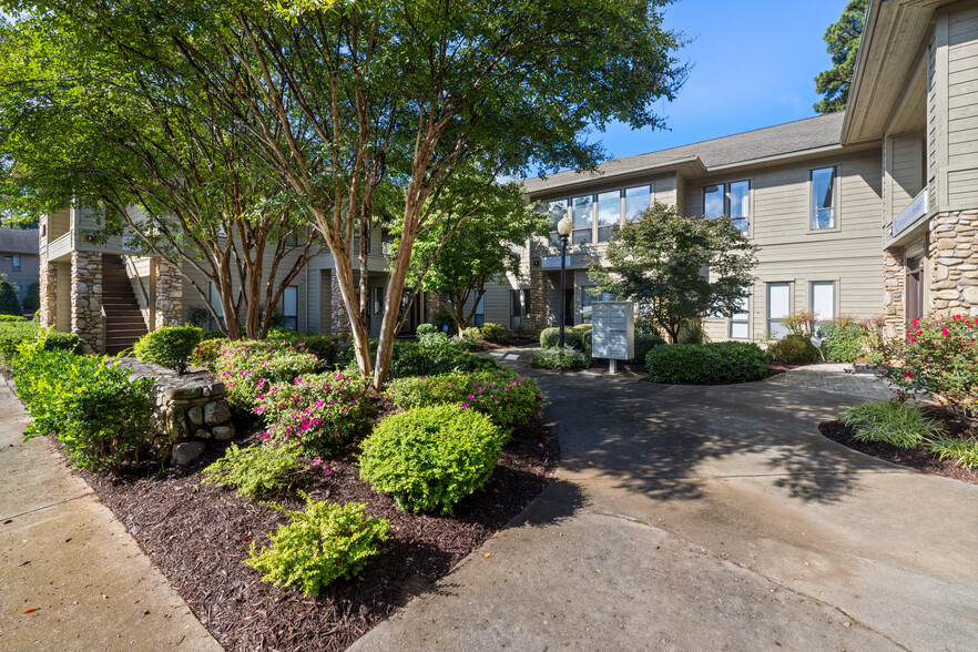 911 Paverstone Dr, Raleigh, NC for lease - Building Photo - Image 1 of 2