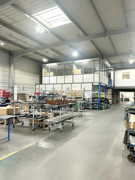 Flex in Custines for lease - Building Photo - Image 3 of 7