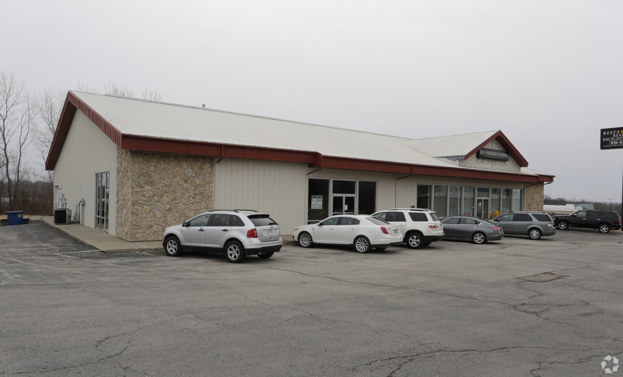 225 N Jesse James Rd, Excelsior Springs, MO for sale Primary Photo- Image 1 of 1