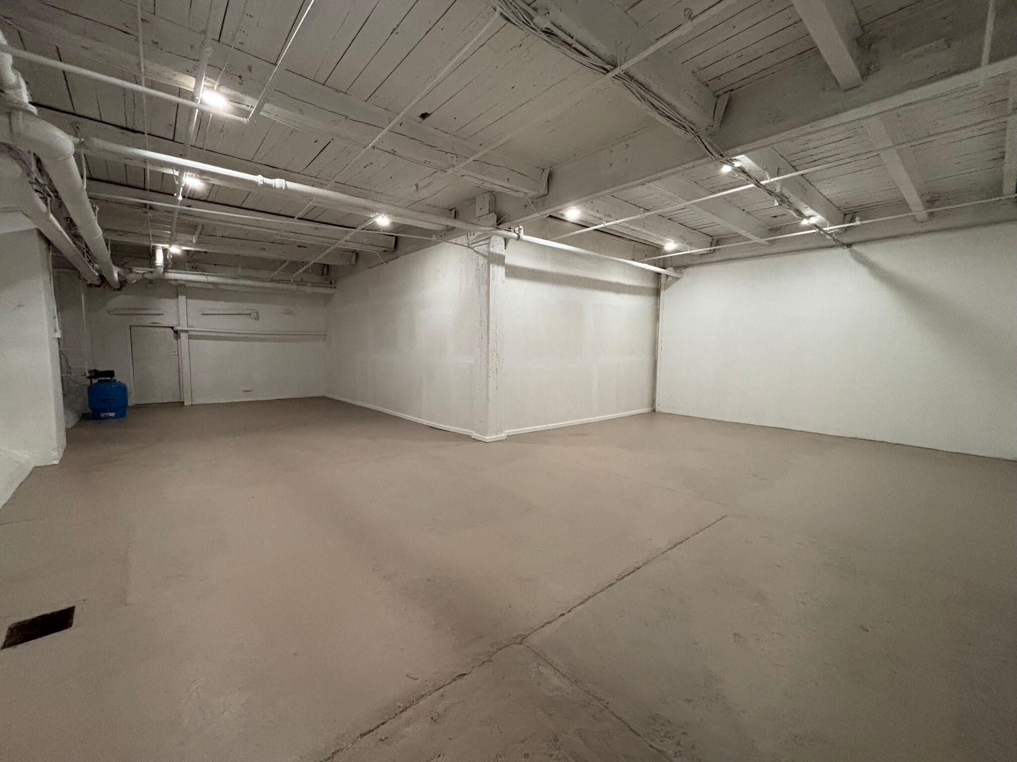 3502 SCOTTS Ln, Philadelphia, PA for lease Interior Photo- Image 1 of 3