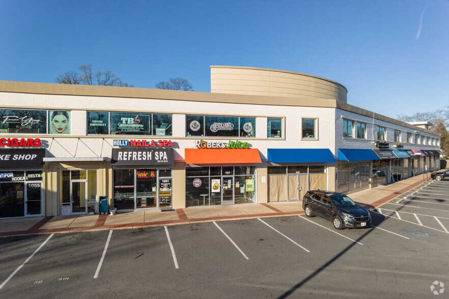 1051-1083 W Broad St, Falls Church, VA for lease - Building Photo - Image 1 of 13