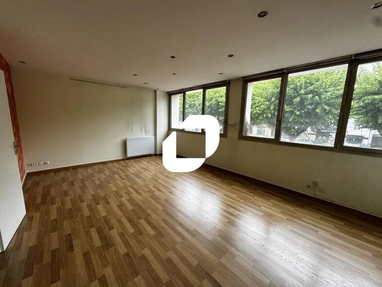 Office in Voiron for sale - Interior Photo - Image 2 of 12