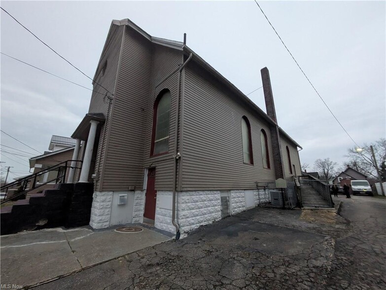 923 E 16th St, Ashtabula, OH for sale - Primary Photo - Image 1 of 16