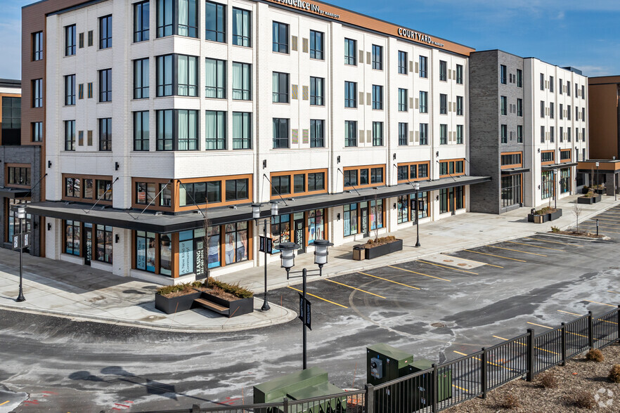 20400 Bluemound, Brookfield, WI for lease - Building Photo - Image 1 of 30