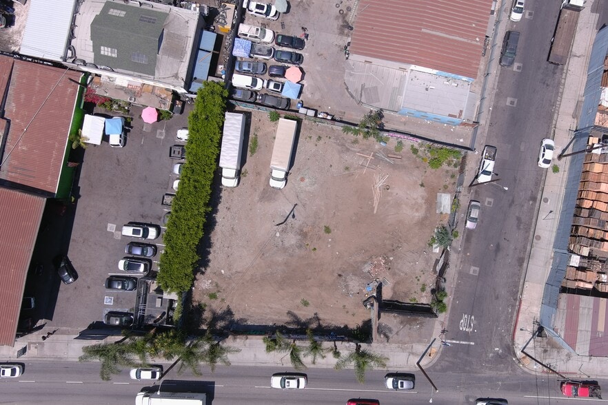 9523 Alameda St, Los Angeles, CA for lease - Building Photo - Image 2 of 10