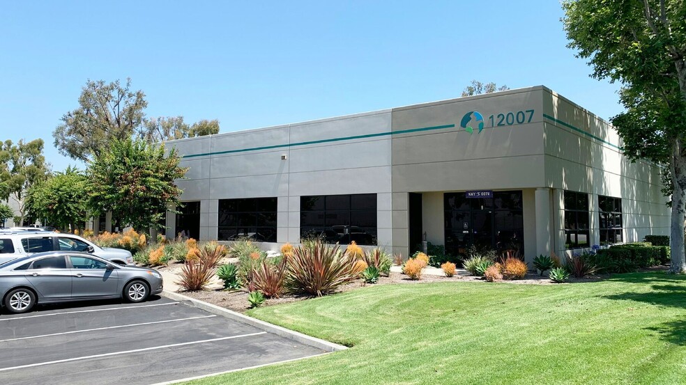 12007 Los Nietos Rd, Santa Fe Springs, CA for lease - Building Photo - Image 1 of 8