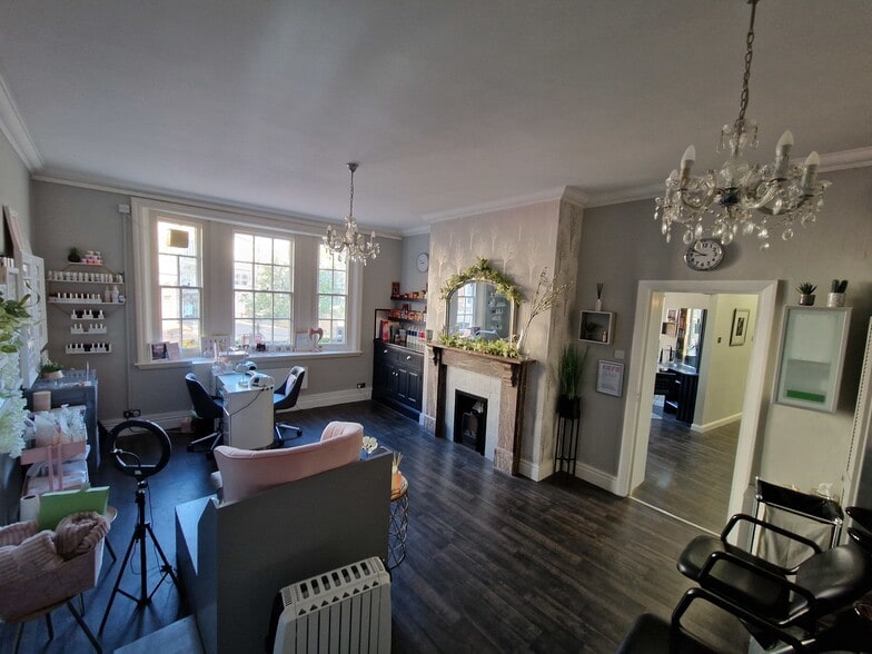 35 36 & 37 Market Place portfolio of 2 properties for sale on LoopNet.com - Building Photo - Image 2 of 13